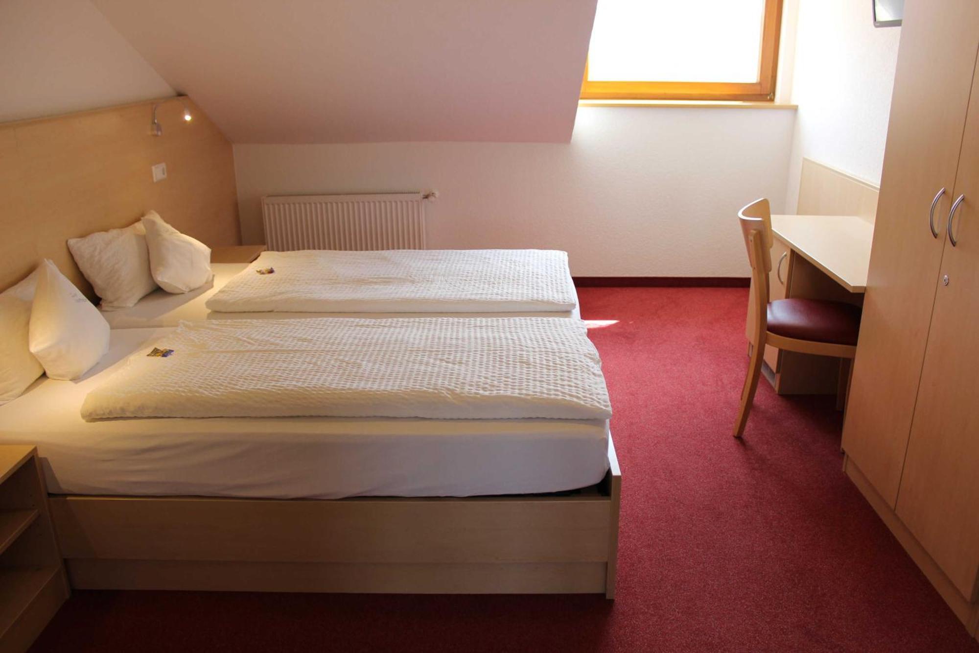 Gaestehaus Zum Wolffenturm Lehrensteinsfeld Zimmer foto